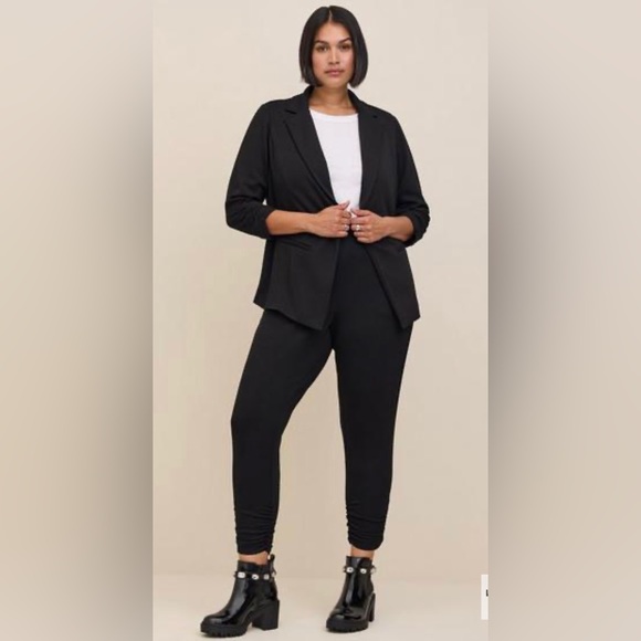 Torrid Studio Cupro Single Button Blazer NWT - Picture 2 of 7